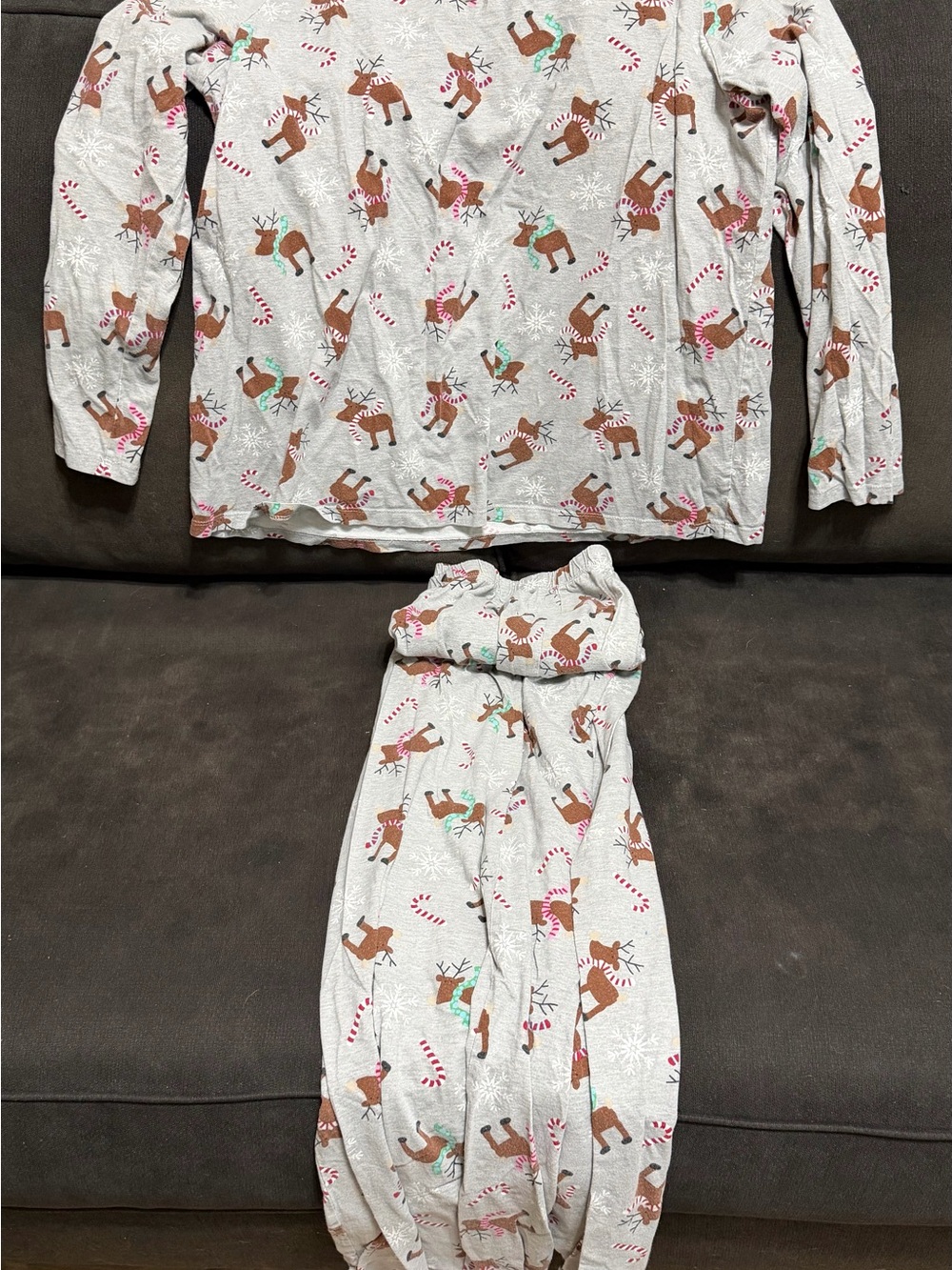 Women’s Reindeer Print Pajama Set - Gray